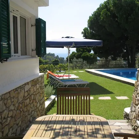 Leone Villa Troulos
